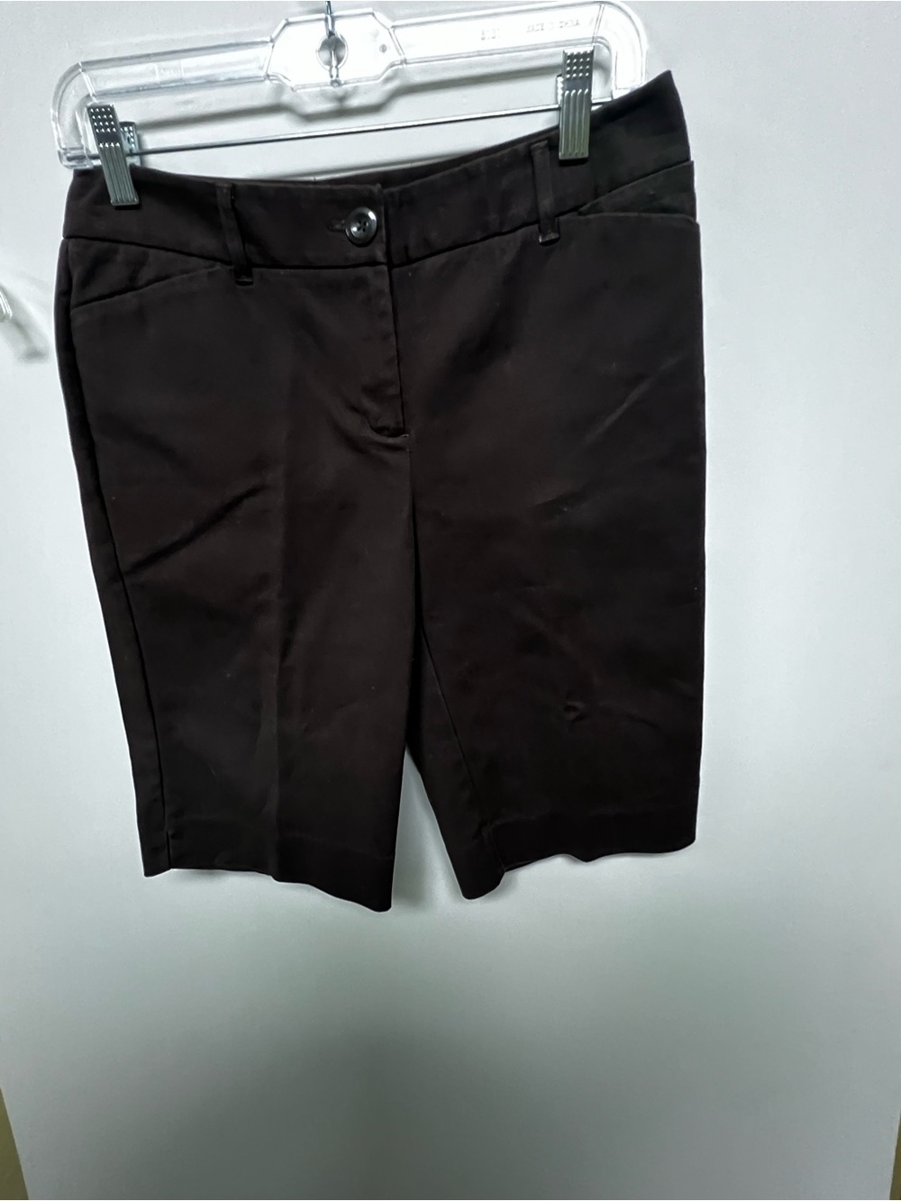 CHICO’S BROWN TAILORED  BERMUDA SHORTS, SIZE 0 (4-6)  FLAT FRONT/BELT LOOPS